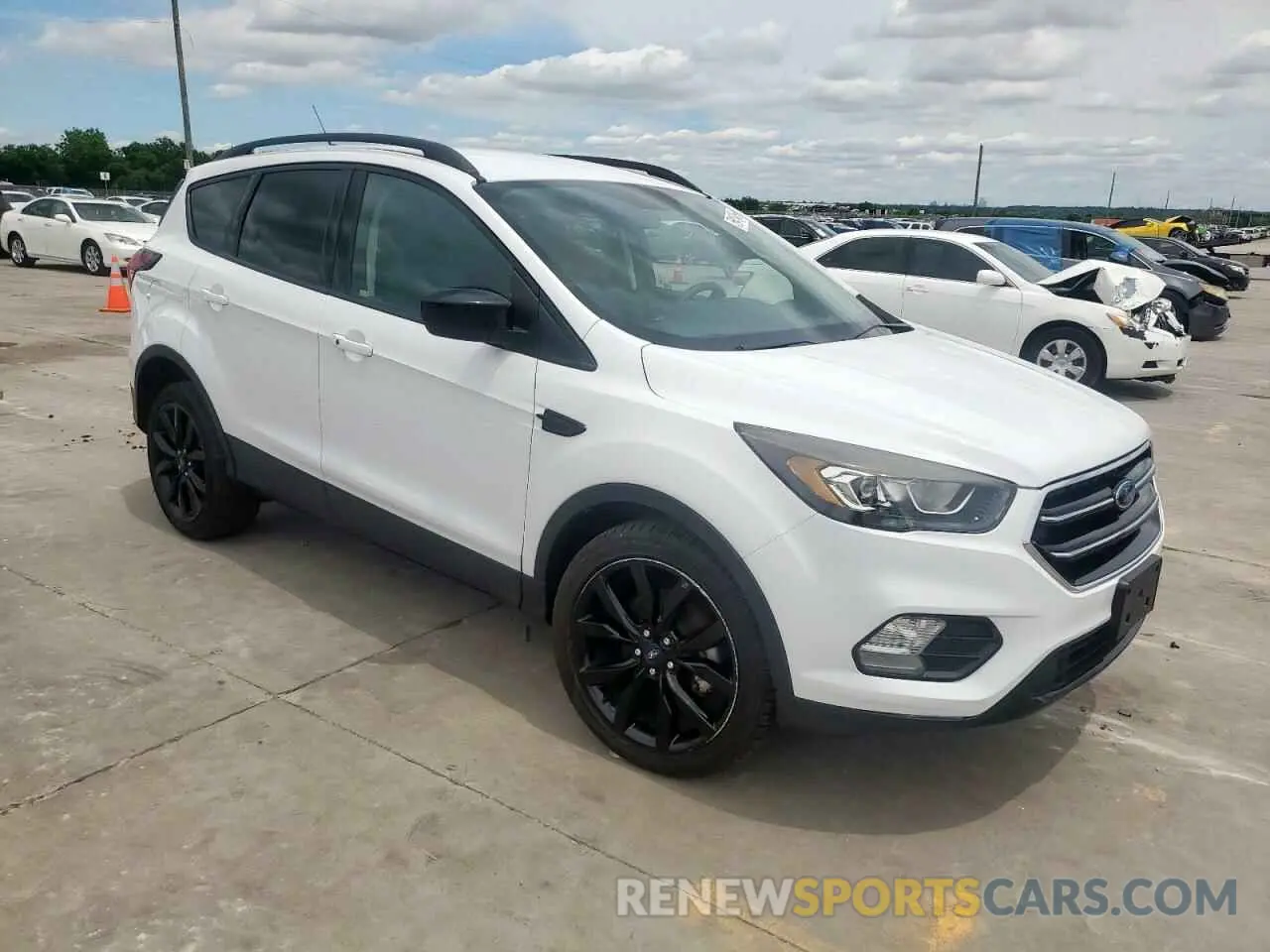 4 Photograph of a damaged car 1FMCU0GD5KUB25951 FORD ESCAPE 2019