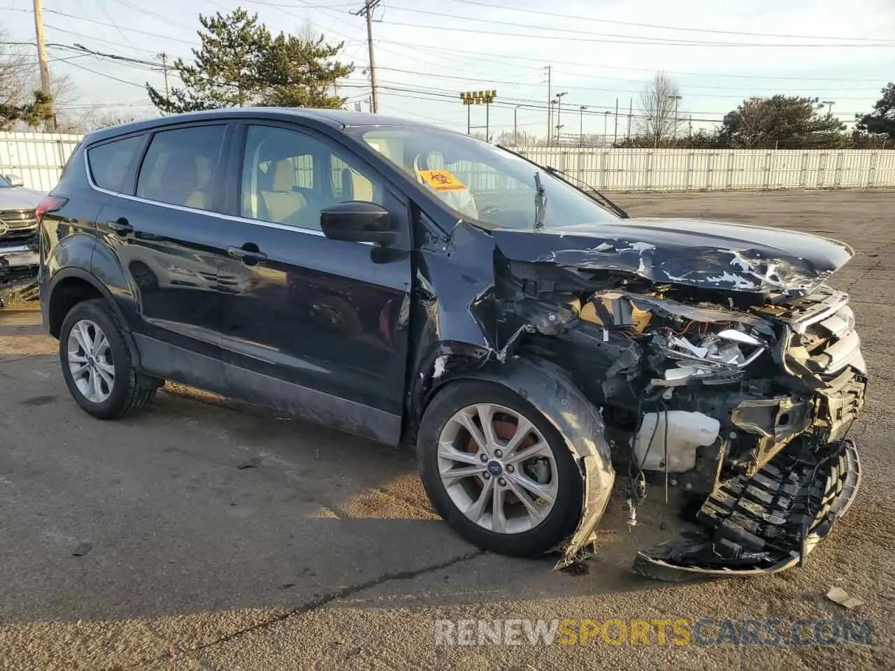 4 Фотография поврежденного автомобиля 1FMCU0GD5KUB32527 FORD ESCAPE 2019