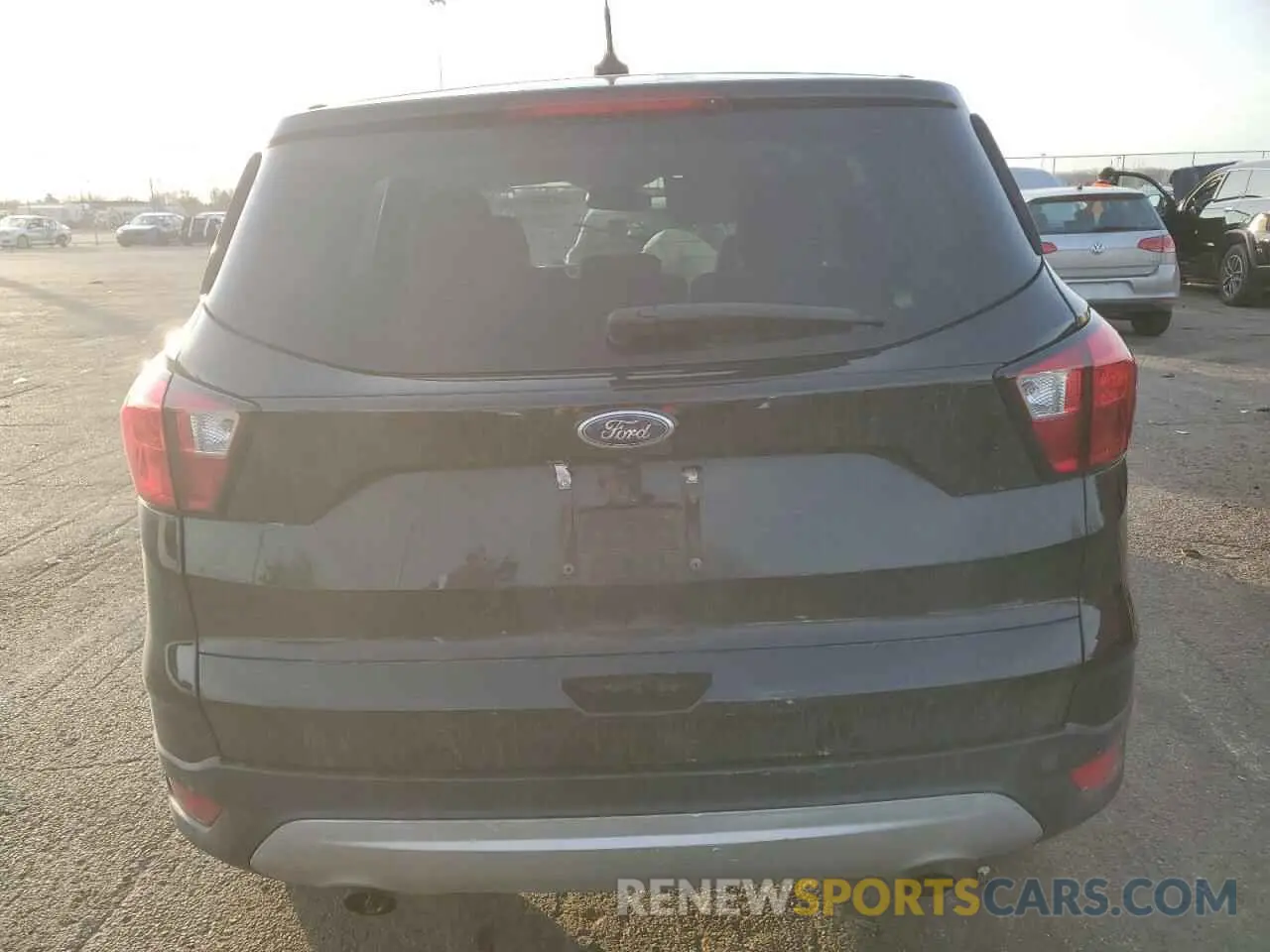 6 Фотография поврежденного автомобиля 1FMCU0GD5KUB32527 FORD ESCAPE 2019