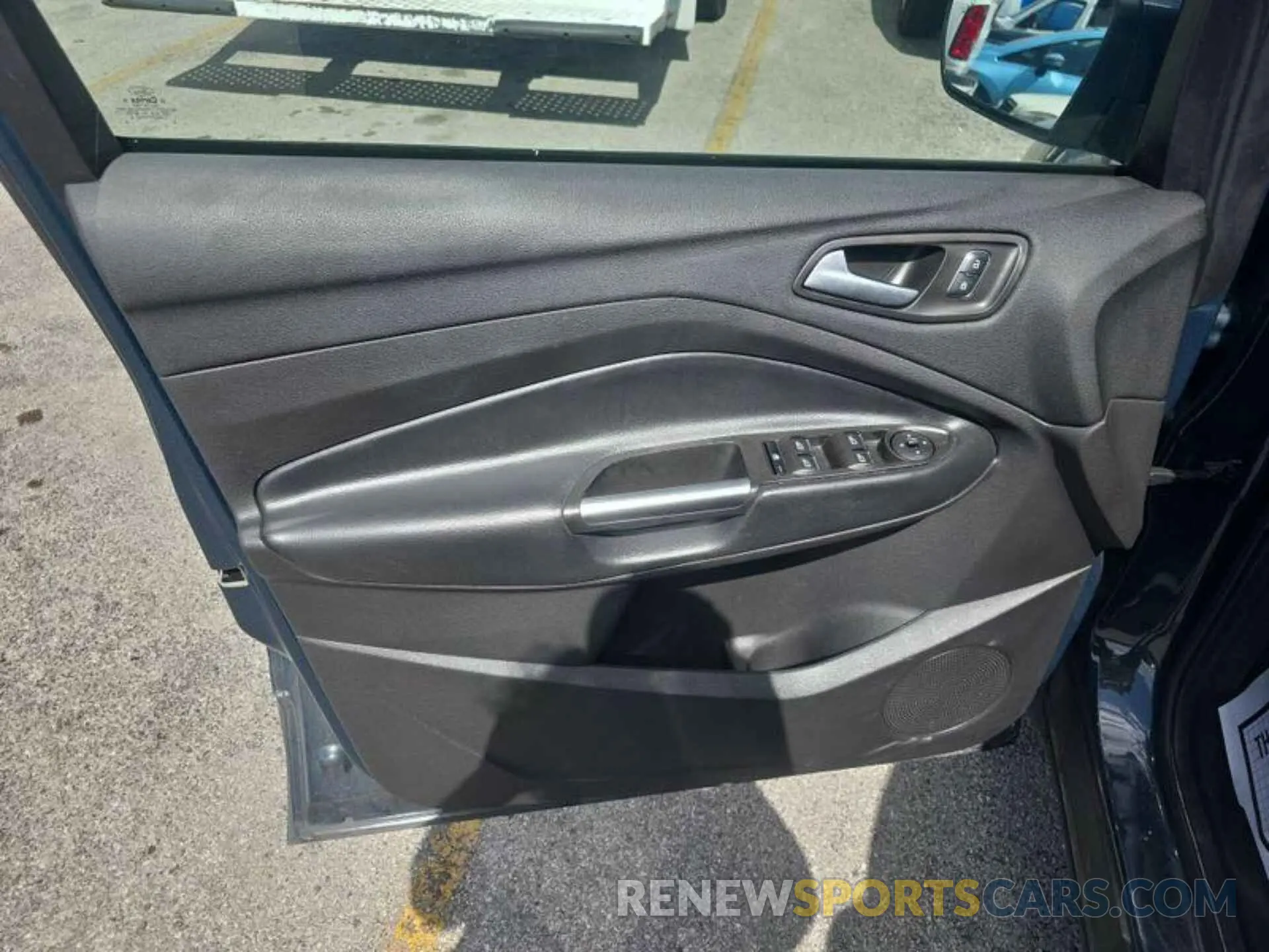 10 Фотография поврежденного автомобиля 1FMCU0GD5KUC46625 FORD ESCAPE 2019