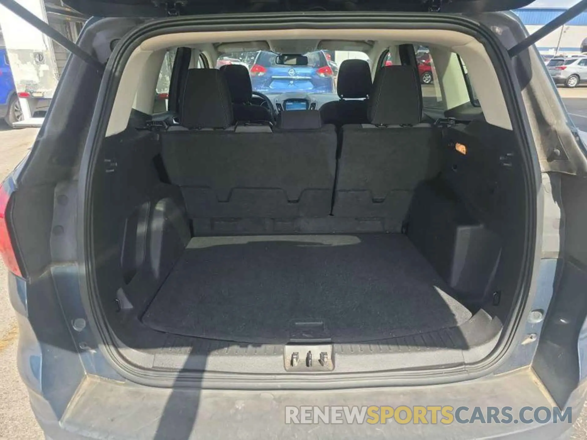 5 Фотография поврежденного автомобиля 1FMCU0GD5KUC46625 FORD ESCAPE 2019