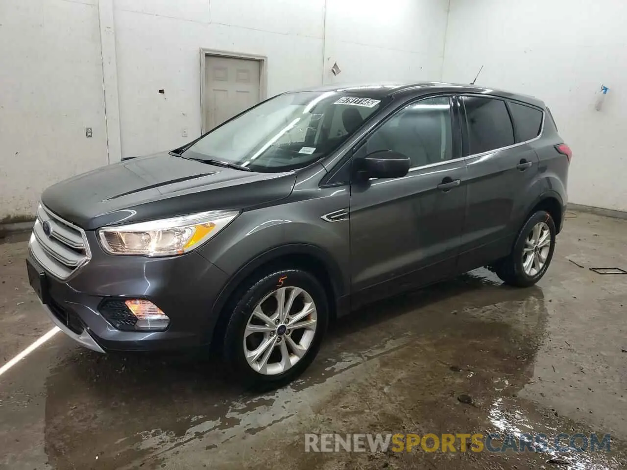 1 Photograph of a damaged car 1FMCU0GD5KUC49556 FORD ESCAPE 2019