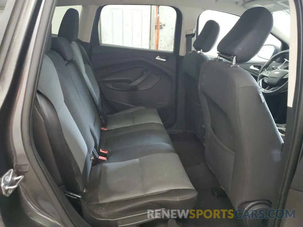 11 Photograph of a damaged car 1FMCU0GD5KUC49556 FORD ESCAPE 2019
