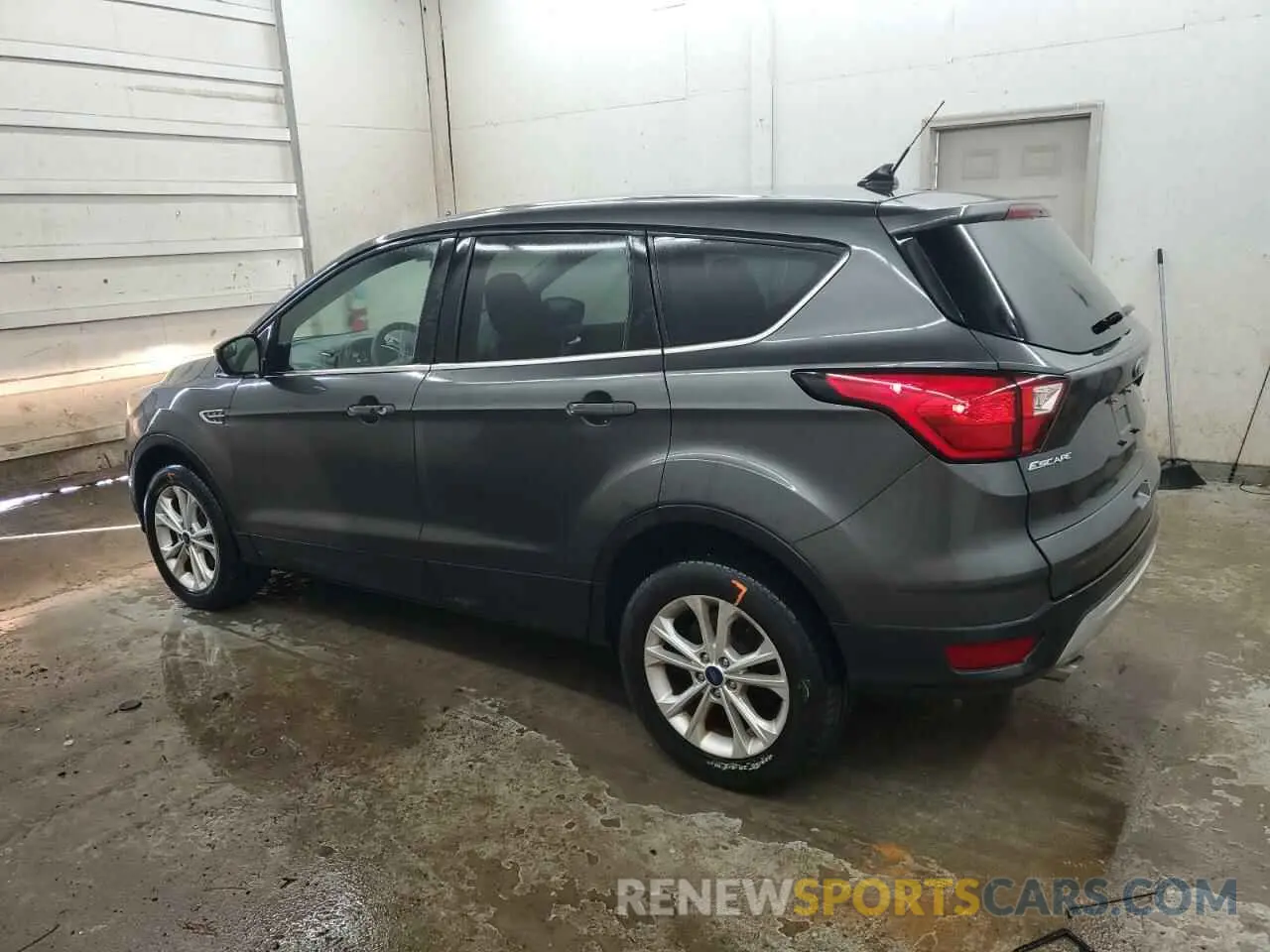 2 Photograph of a damaged car 1FMCU0GD5KUC49556 FORD ESCAPE 2019