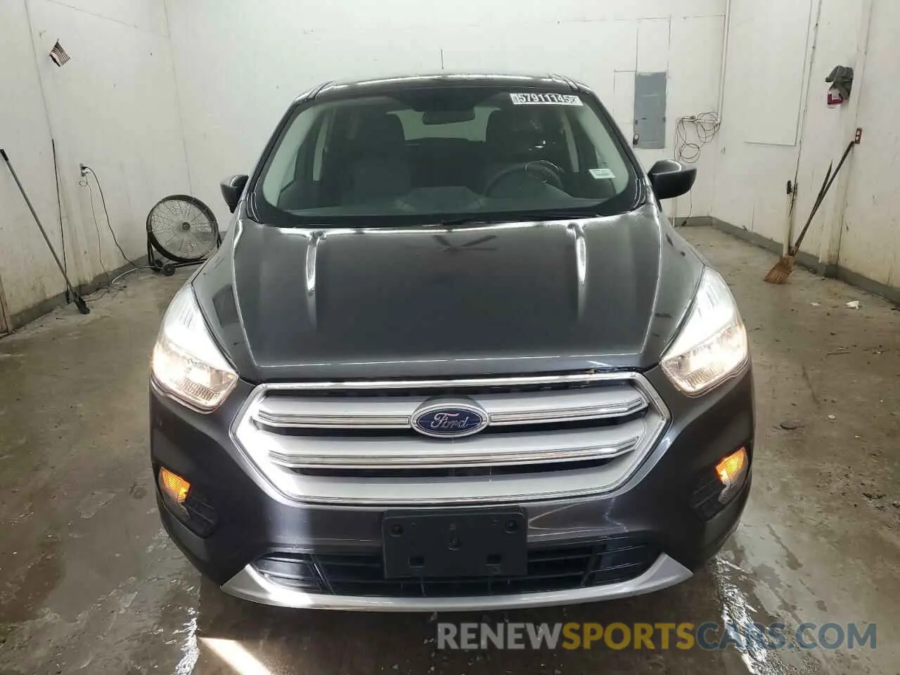 5 Photograph of a damaged car 1FMCU0GD5KUC49556 FORD ESCAPE 2019