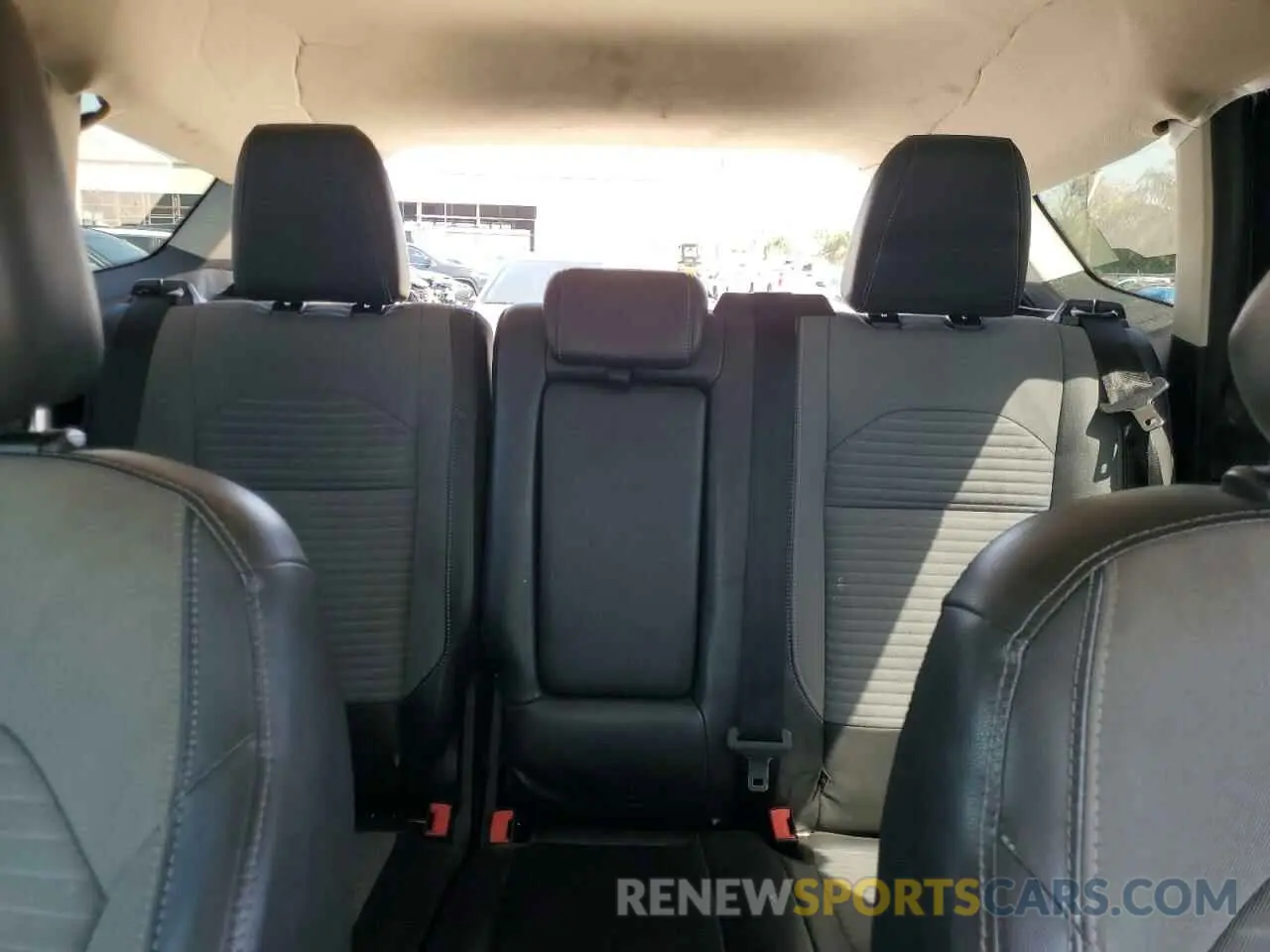 10 Photograph of a damaged car 1FMCU0GD6KUA25082 FORD ESCAPE 2019