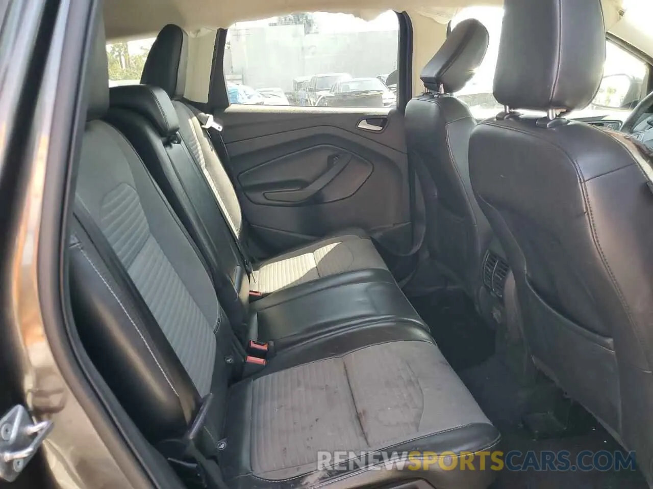 11 Photograph of a damaged car 1FMCU0GD6KUA25082 FORD ESCAPE 2019