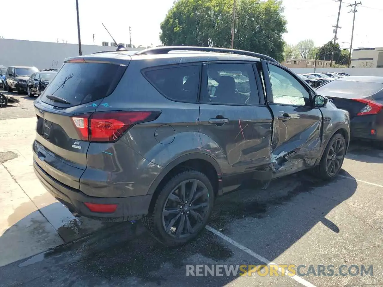 3 Photograph of a damaged car 1FMCU0GD6KUA25082 FORD ESCAPE 2019
