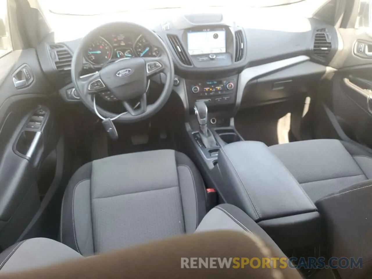 8 Photograph of a damaged car 1FMCU0GD6KUB04865 FORD ESCAPE 2019