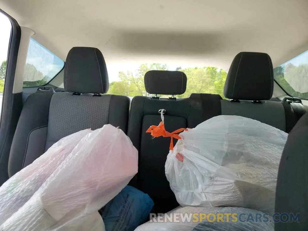 10 Photograph of a damaged car 1FMCU0GD6KUB46341 FORD ESCAPE 2019