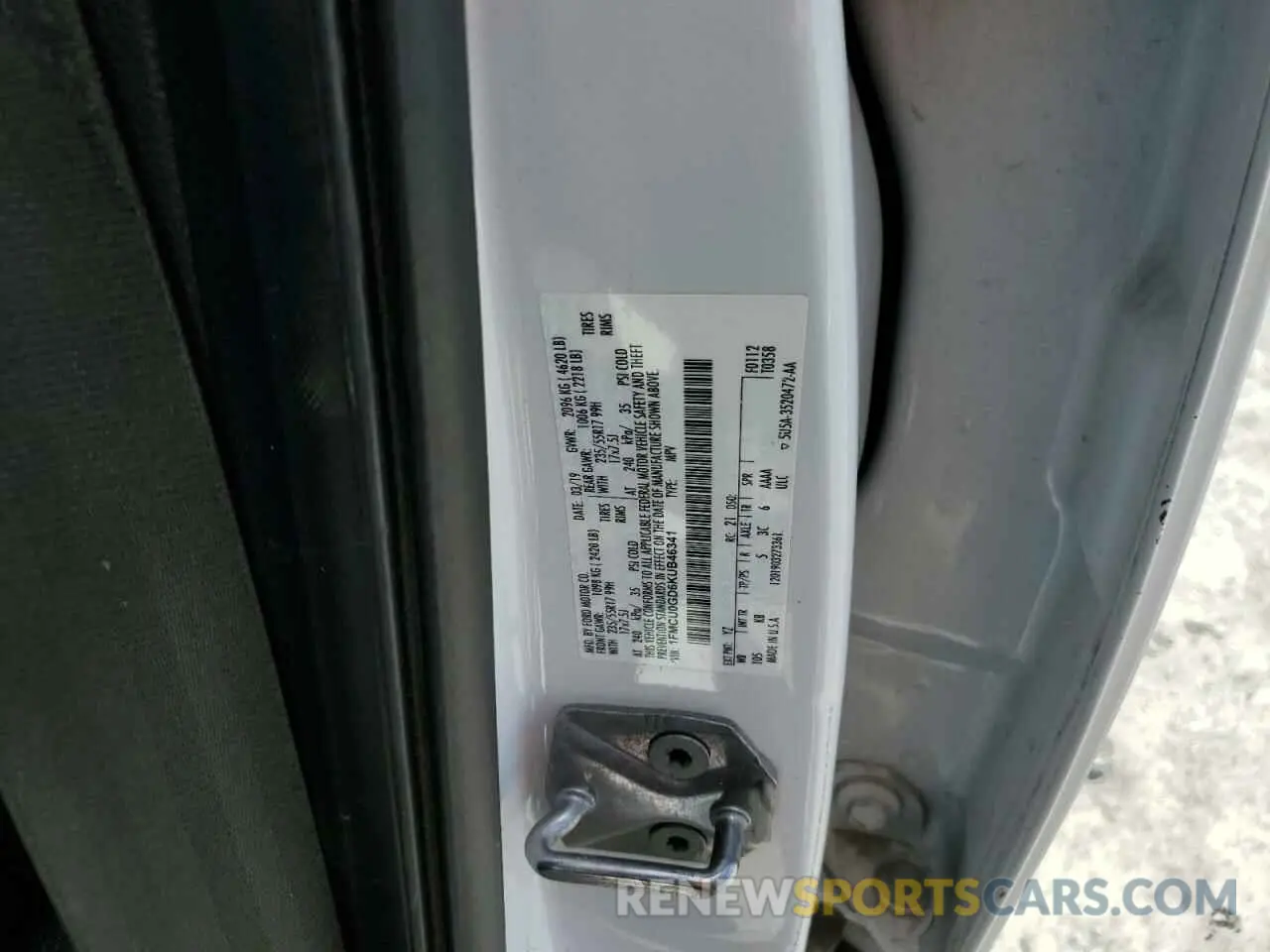 14 Photograph of a damaged car 1FMCU0GD6KUB46341 FORD ESCAPE 2019