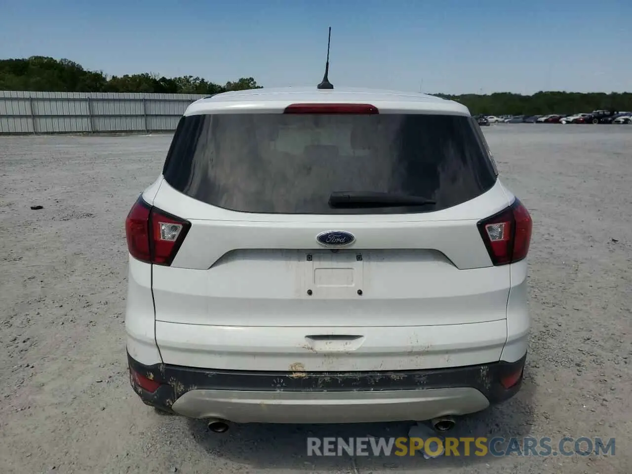 6 Photograph of a damaged car 1FMCU0GD6KUB46341 FORD ESCAPE 2019