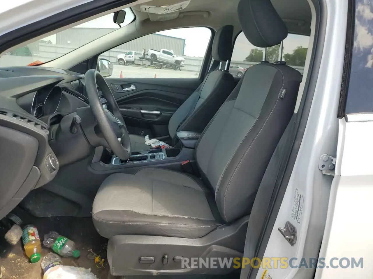 7 Photograph of a damaged car 1FMCU0GD6KUB46341 FORD ESCAPE 2019