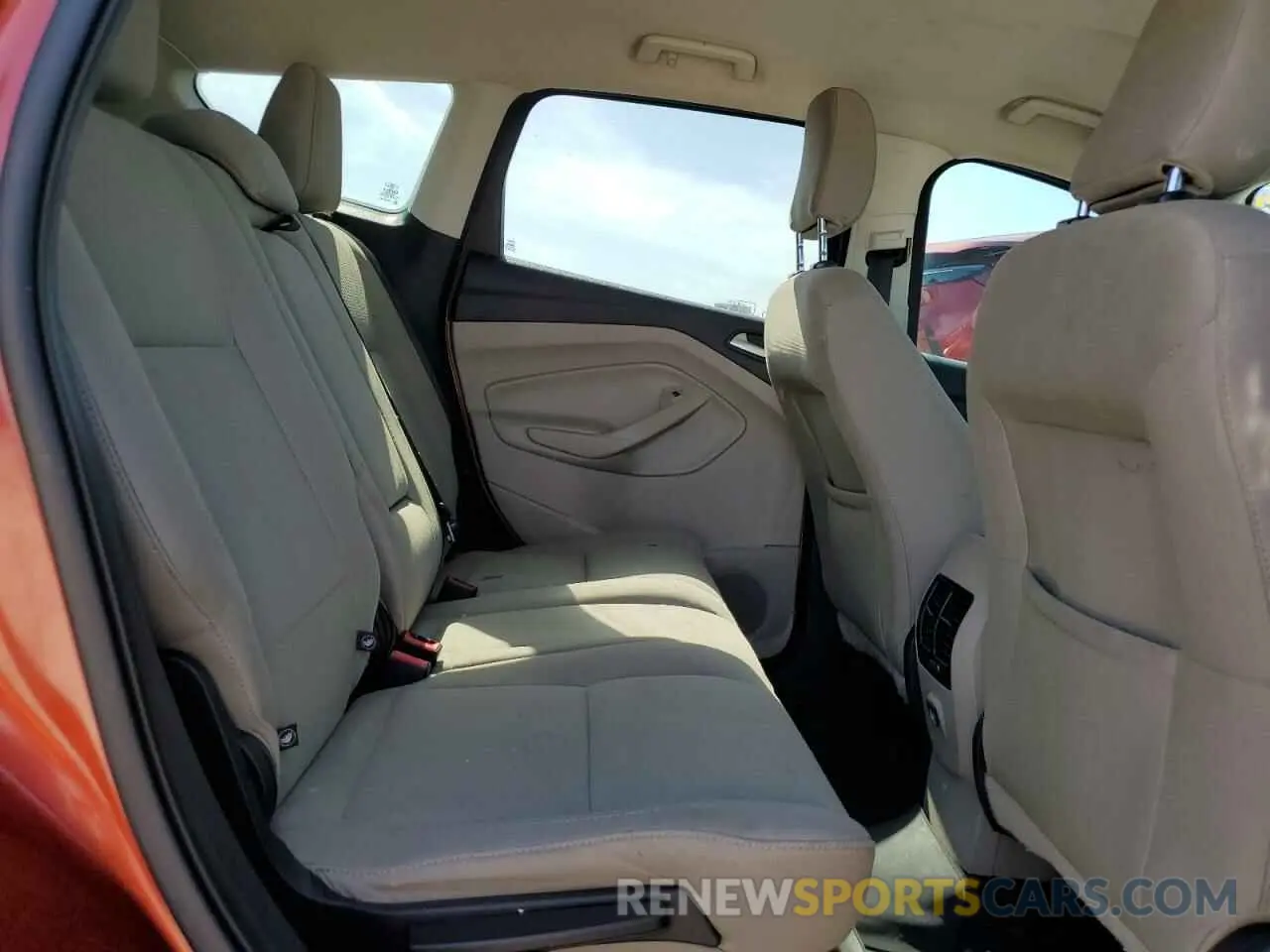 11 Photograph of a damaged car 1FMCU0GD6KUC34323 FORD ESCAPE 2019