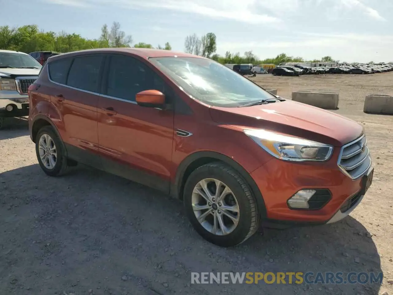 4 Photograph of a damaged car 1FMCU0GD6KUC34323 FORD ESCAPE 2019