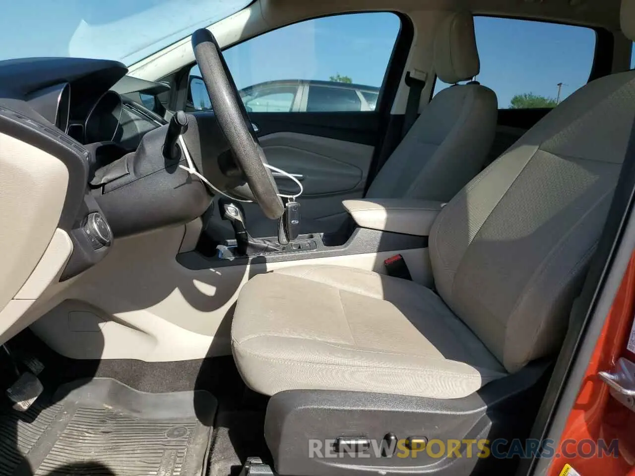 7 Photograph of a damaged car 1FMCU0GD6KUC34323 FORD ESCAPE 2019
