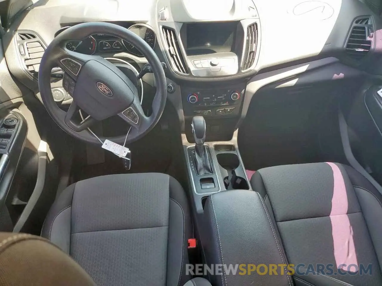 8 Photograph of a damaged car 1FMCU0GD7KUA31957 FORD ESCAPE 2019