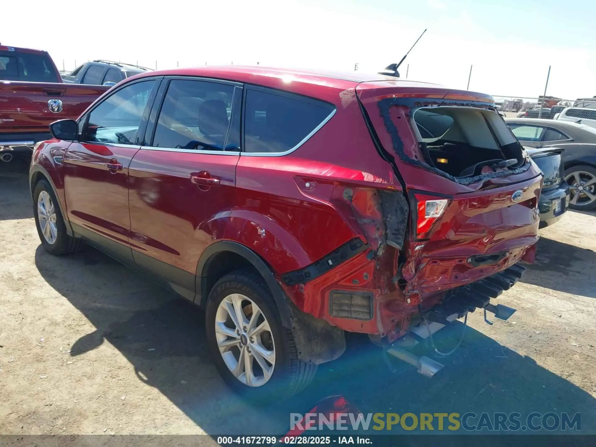 3 Фотография поврежденного автомобиля 1FMCU0GD7KUA79071 FORD ESCAPE 2019