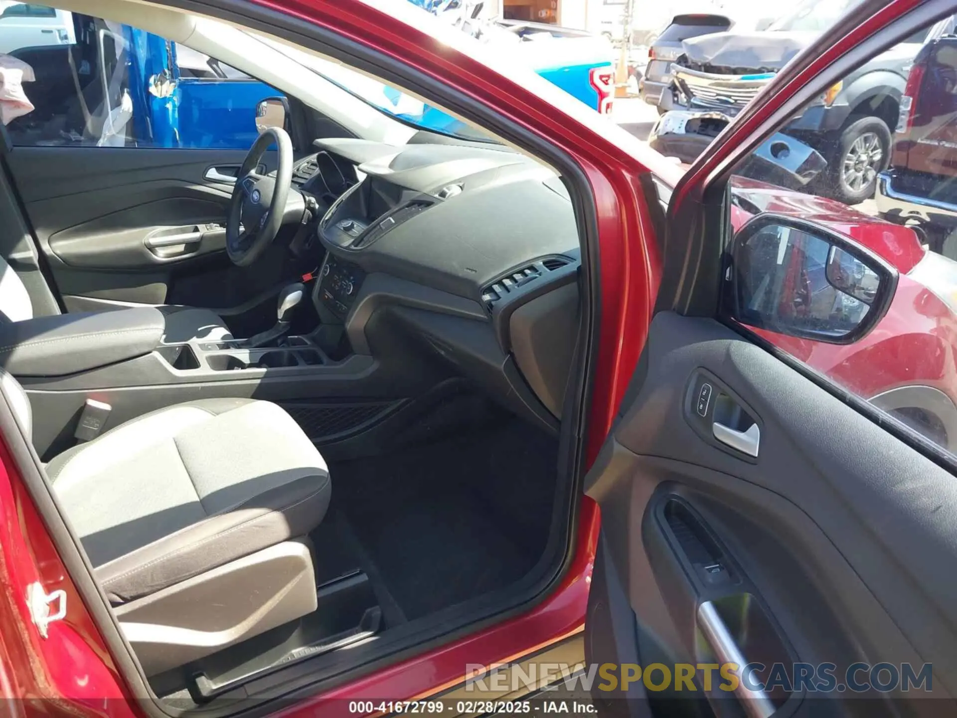 5 Фотография поврежденного автомобиля 1FMCU0GD7KUA79071 FORD ESCAPE 2019