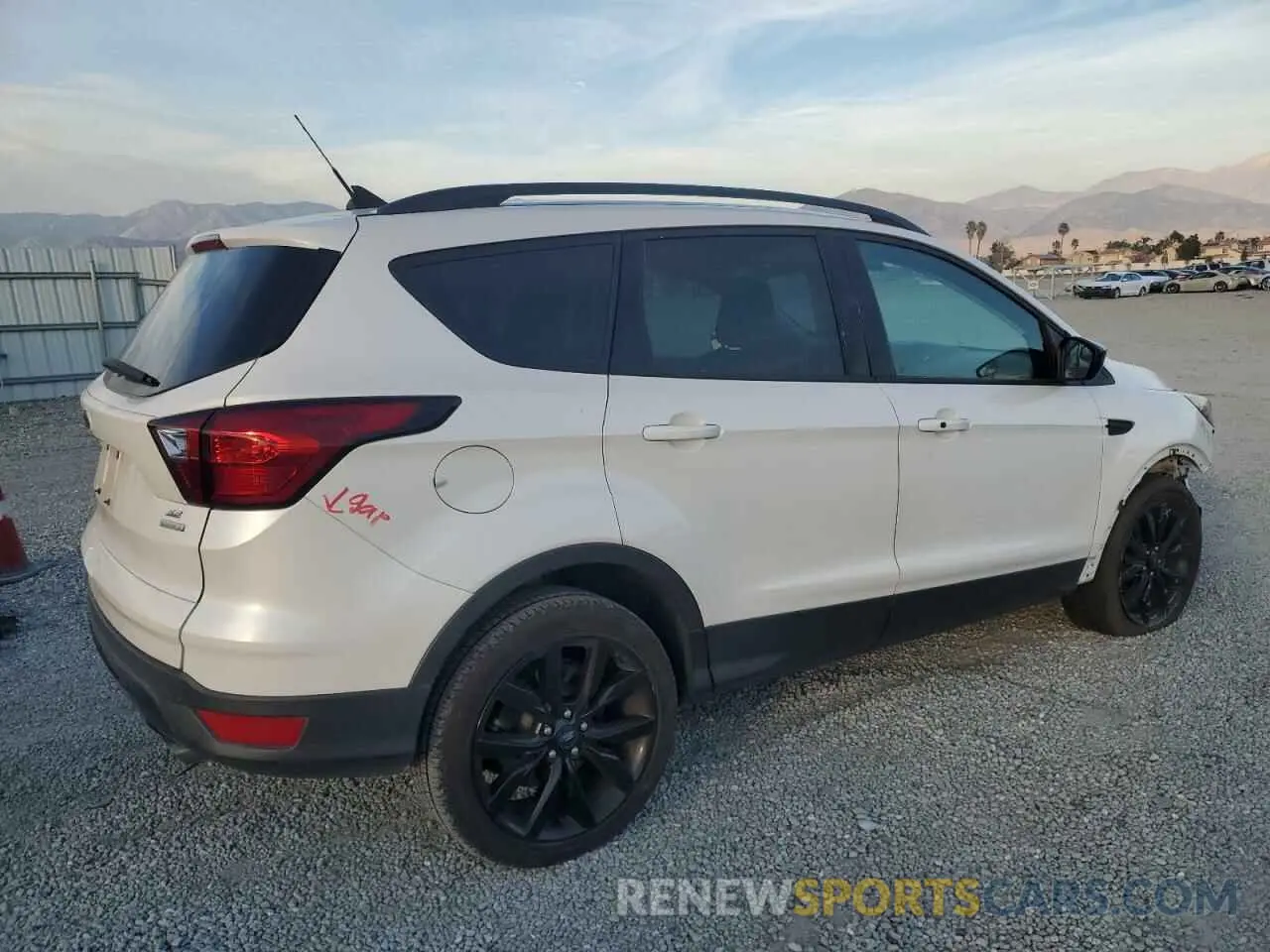 3 Photograph of a damaged car 1FMCU0GD7KUB08472 FORD ESCAPE 2019