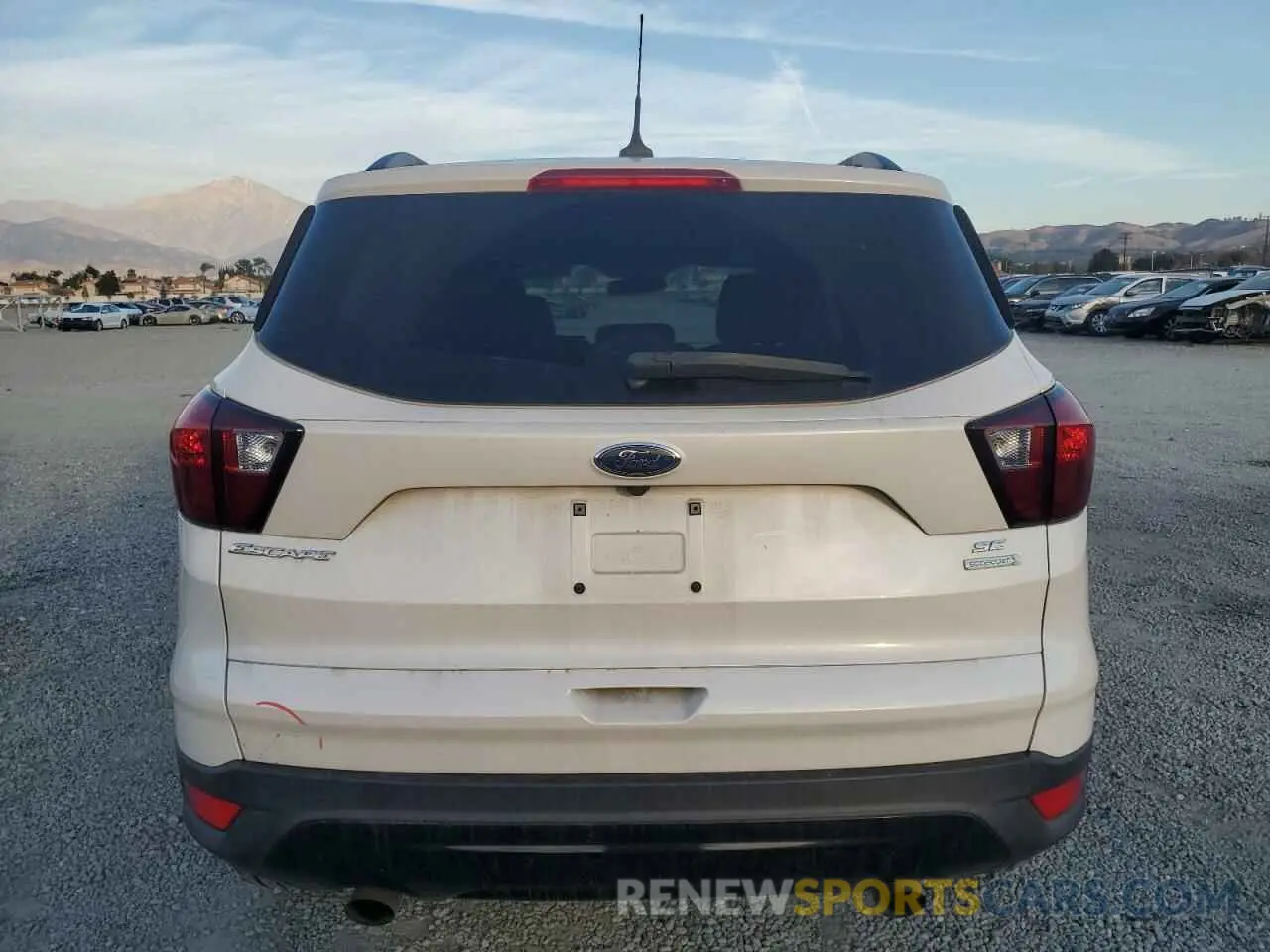 6 Photograph of a damaged car 1FMCU0GD7KUB08472 FORD ESCAPE 2019
