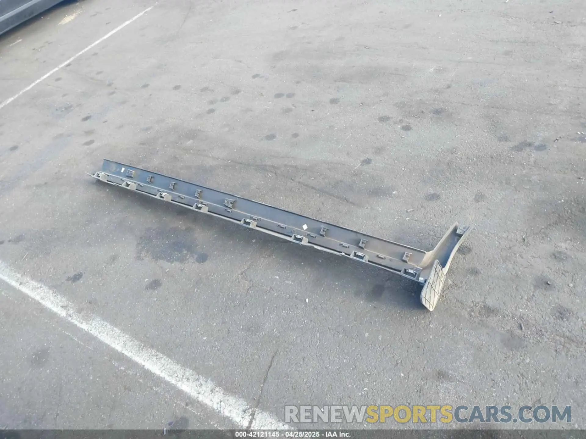 12 Photograph of a damaged car 1FMCU0GD7KUB32397 FORD ESCAPE 2019