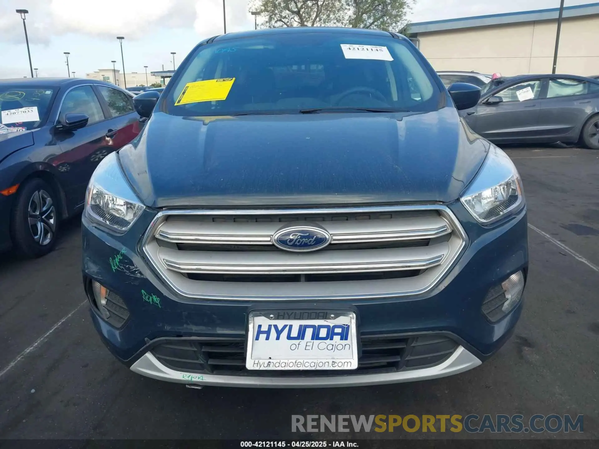 13 Photograph of a damaged car 1FMCU0GD7KUB32397 FORD ESCAPE 2019