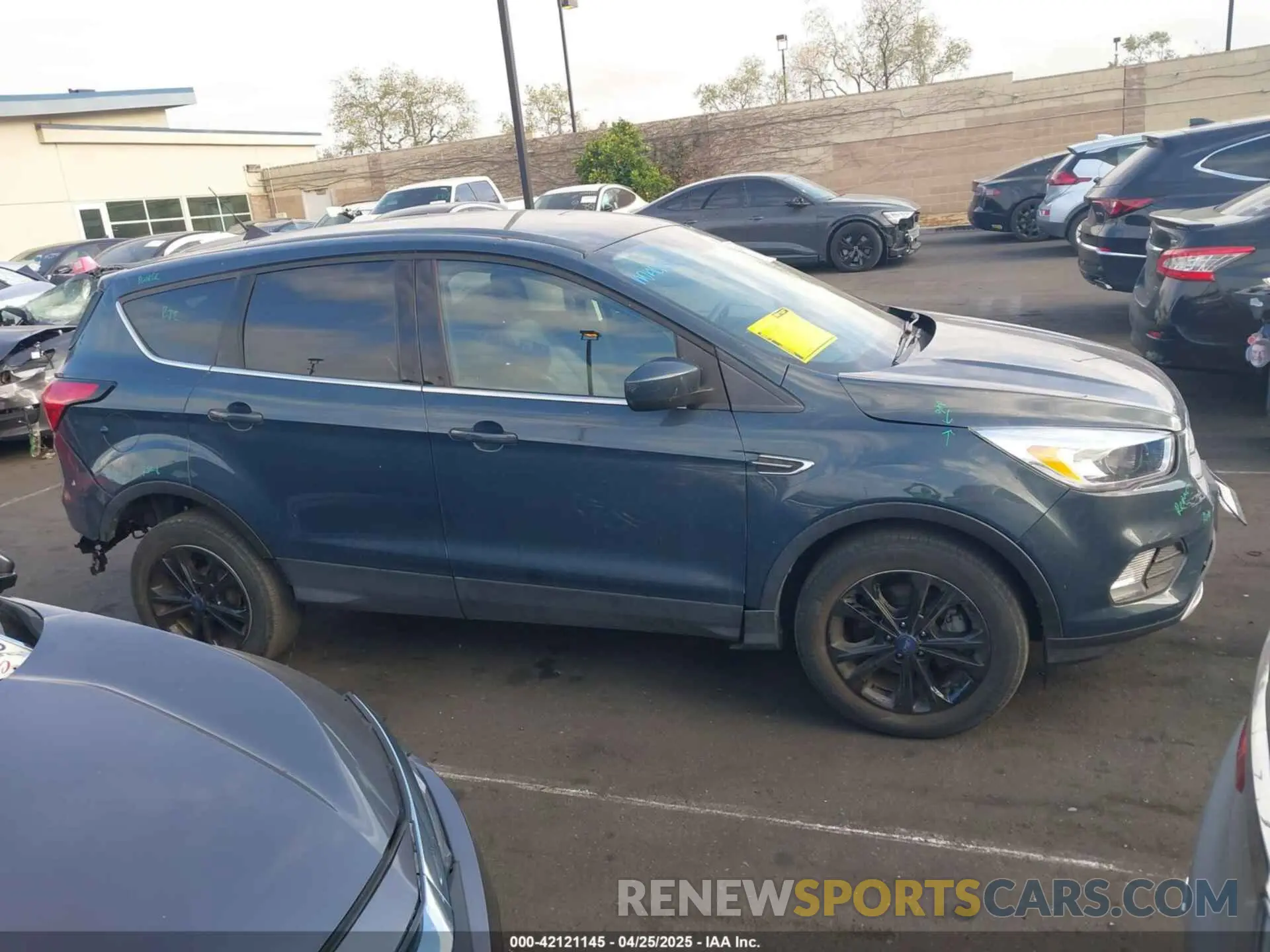 14 Photograph of a damaged car 1FMCU0GD7KUB32397 FORD ESCAPE 2019