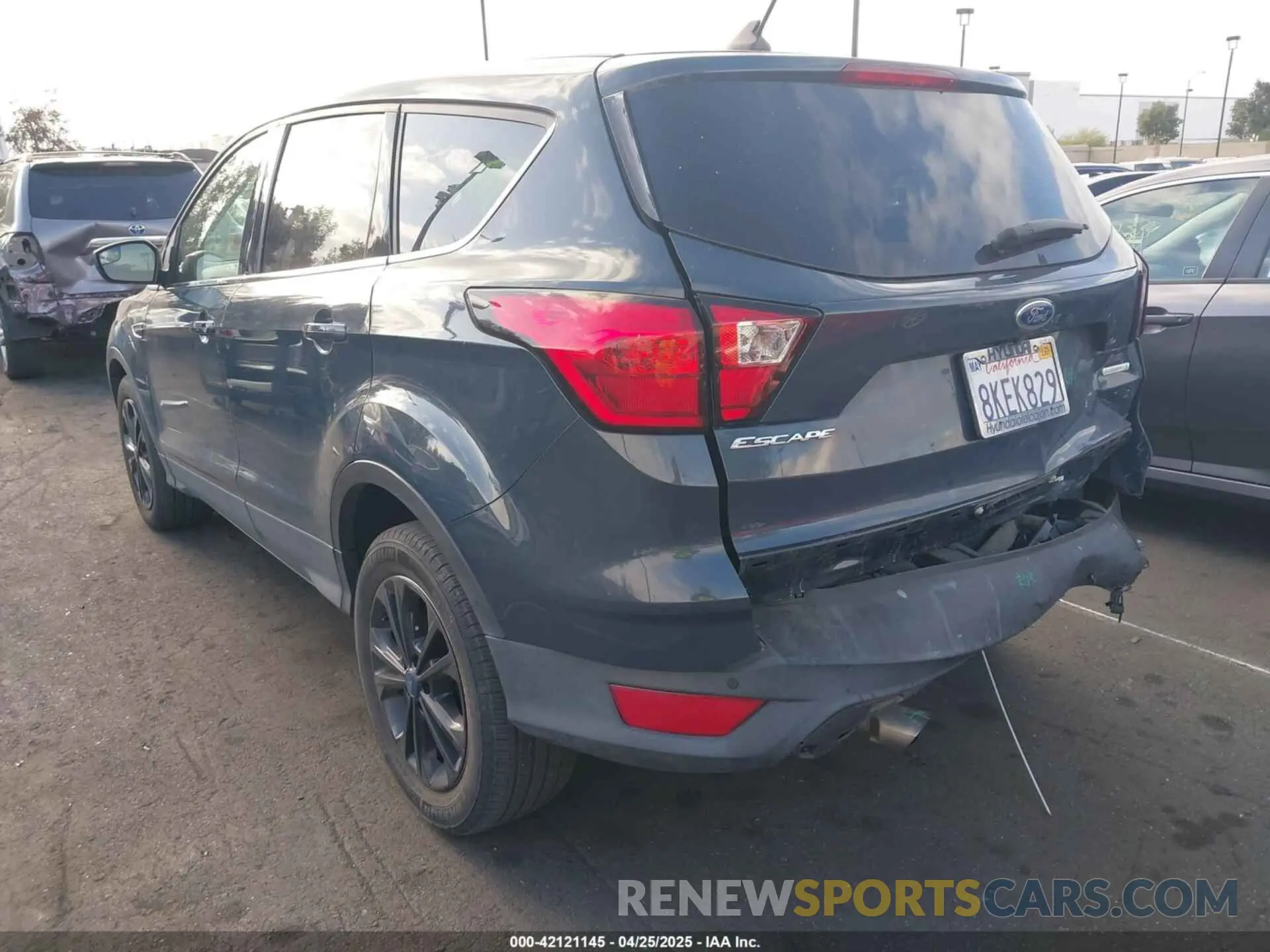 3 Photograph of a damaged car 1FMCU0GD7KUB32397 FORD ESCAPE 2019