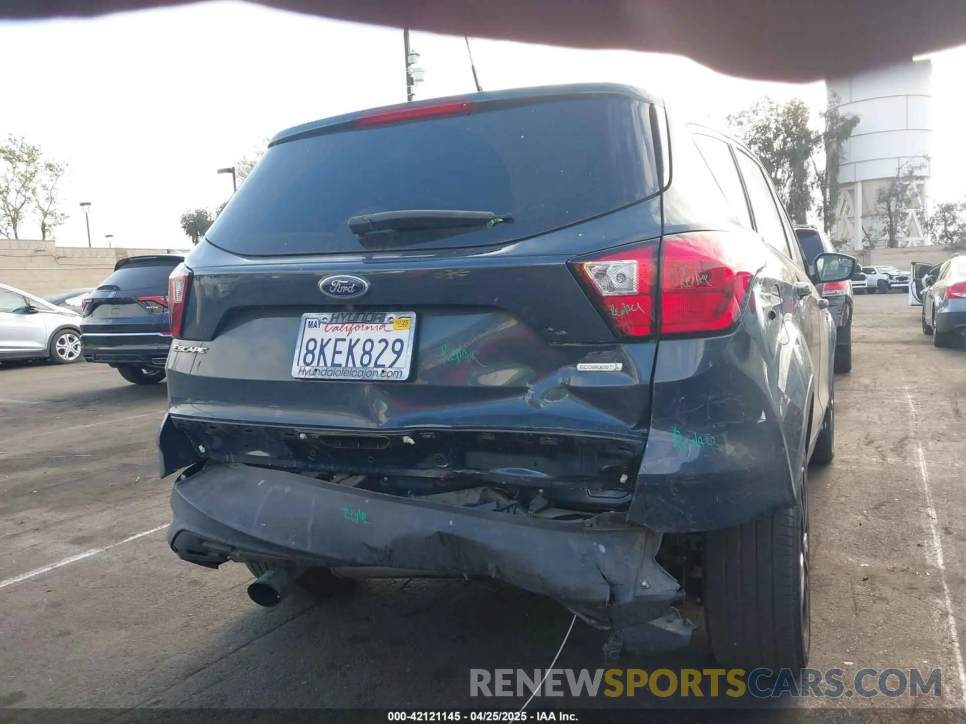 6 Photograph of a damaged car 1FMCU0GD7KUB32397 FORD ESCAPE 2019