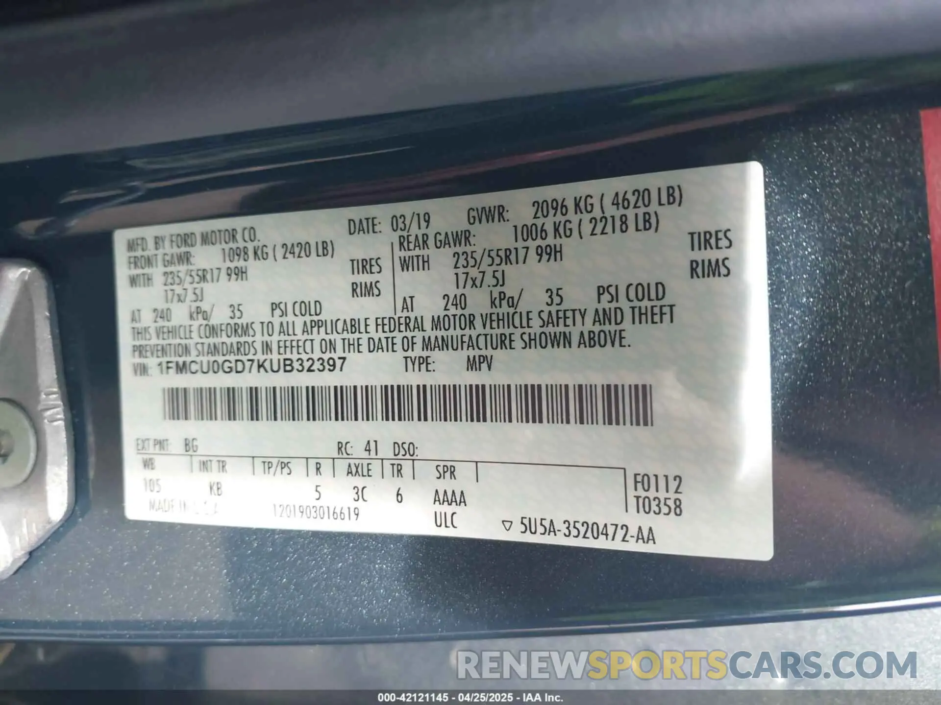 9 Photograph of a damaged car 1FMCU0GD7KUB32397 FORD ESCAPE 2019