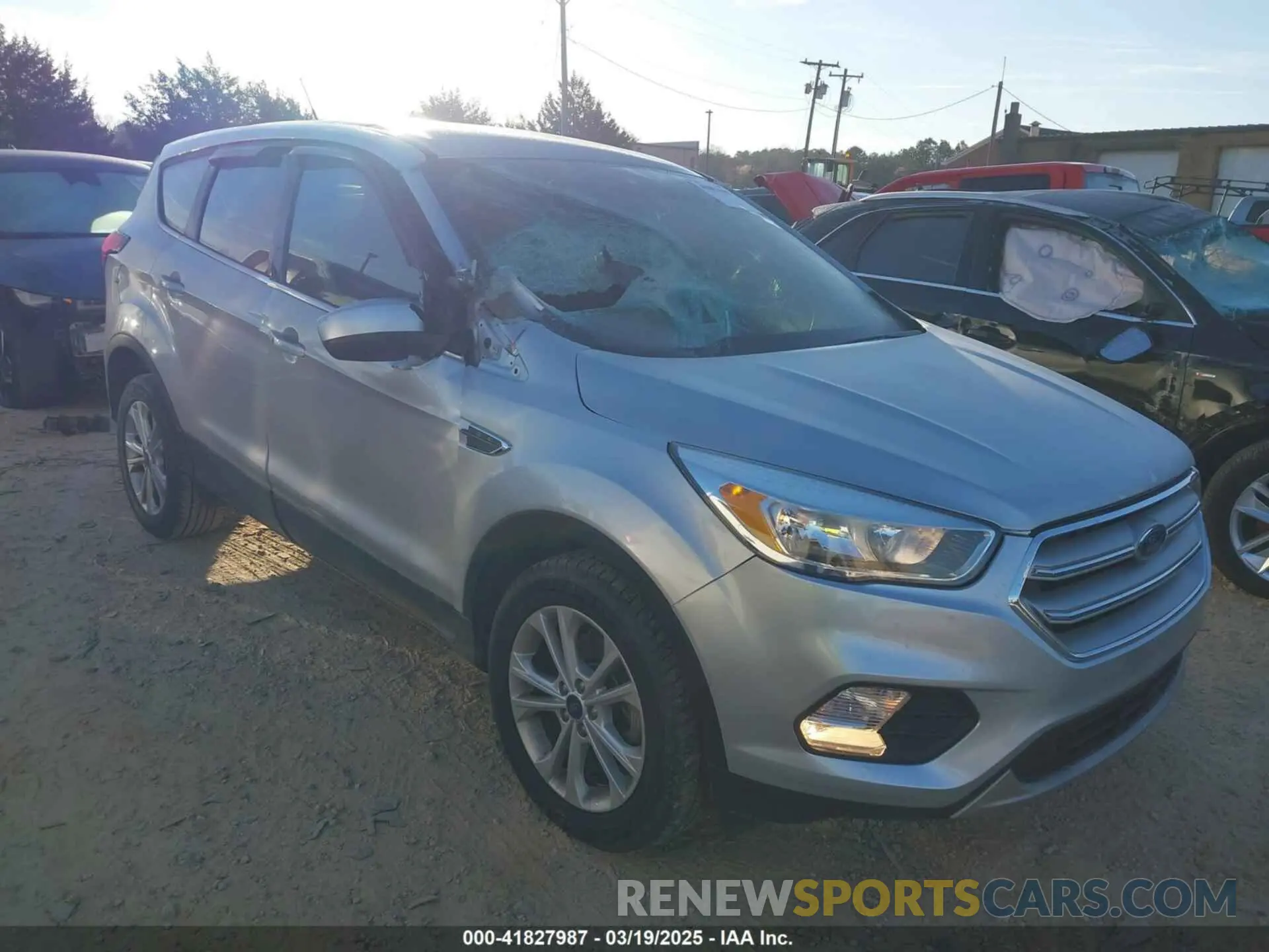 1 Фотография поврежденного автомобиля 1FMCU0GD7KUB45277 FORD ESCAPE 2019