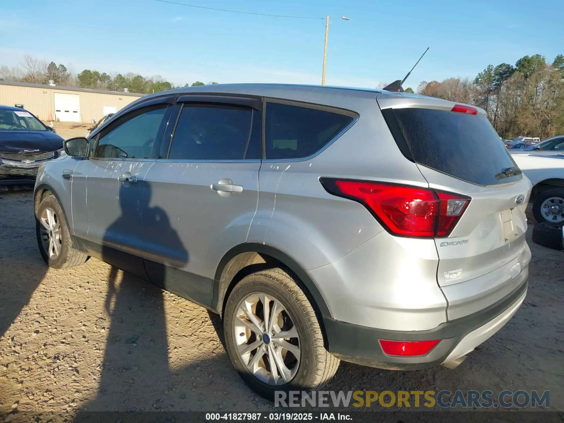 3 Фотография поврежденного автомобиля 1FMCU0GD7KUB45277 FORD ESCAPE 2019
