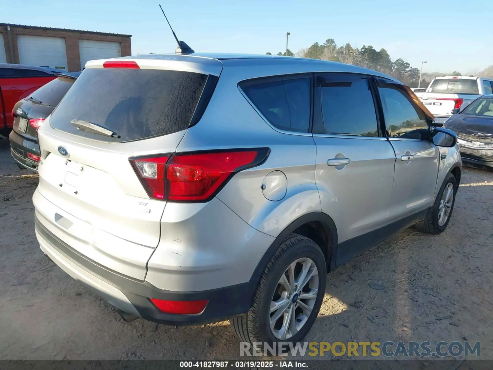 4 Фотография поврежденного автомобиля 1FMCU0GD7KUB45277 FORD ESCAPE 2019
