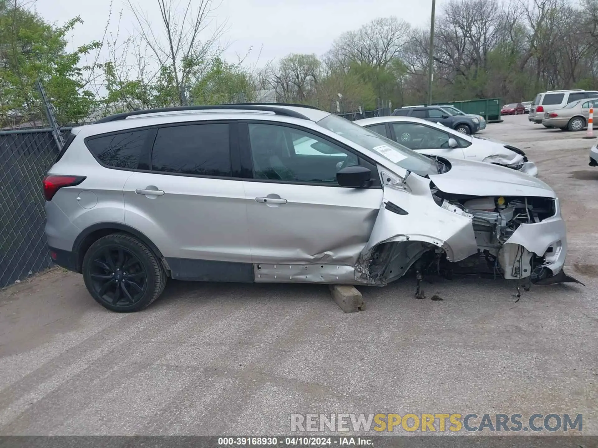 14 Фотография поврежденного автомобиля 1FMCU0GD7KUC33763 FORD ESCAPE 2019