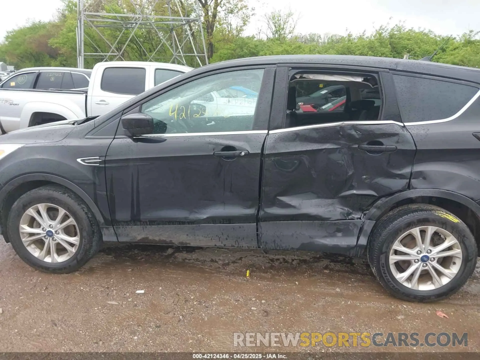 14 Photograph of a damaged car 1FMCU0GD8KUA39792 FORD ESCAPE 2019