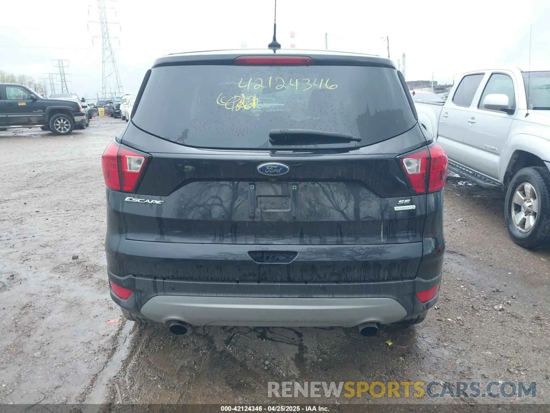 16 Photograph of a damaged car 1FMCU0GD8KUA39792 FORD ESCAPE 2019