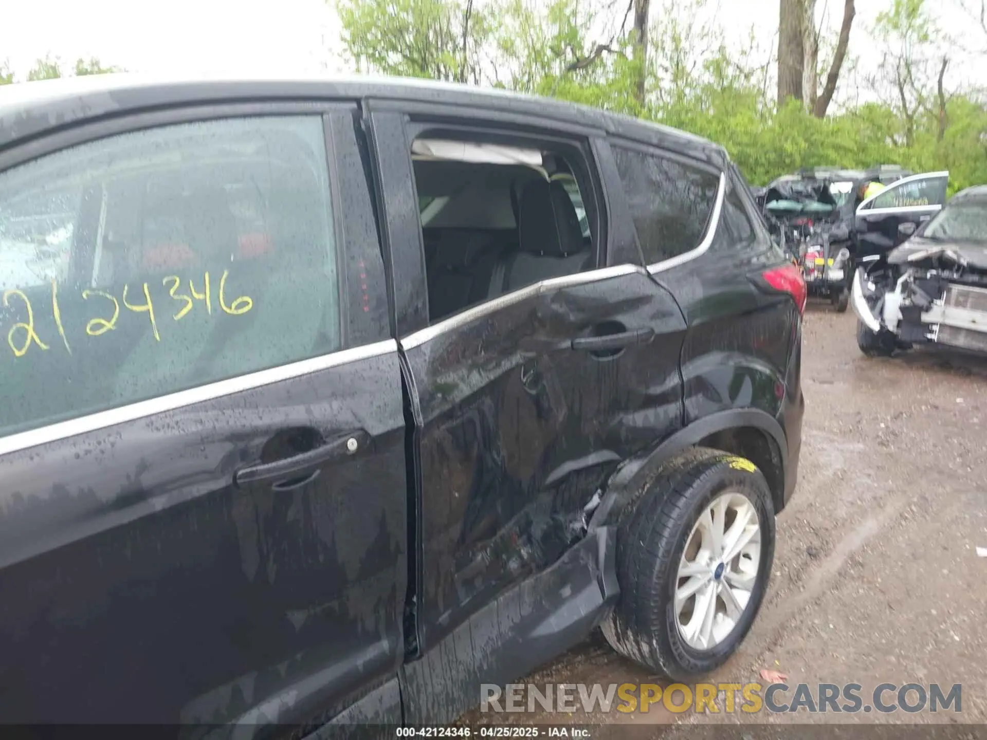 6 Photograph of a damaged car 1FMCU0GD8KUA39792 FORD ESCAPE 2019