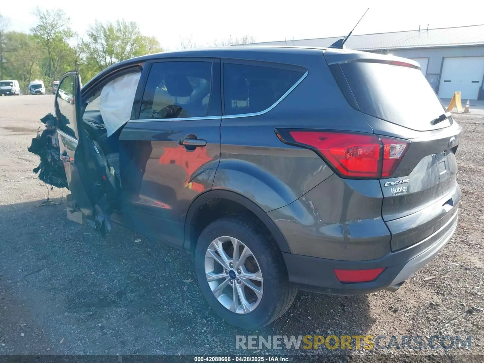 3 Фотография поврежденного автомобиля 1FMCU0GD8KUA51456 FORD ESCAPE 2019