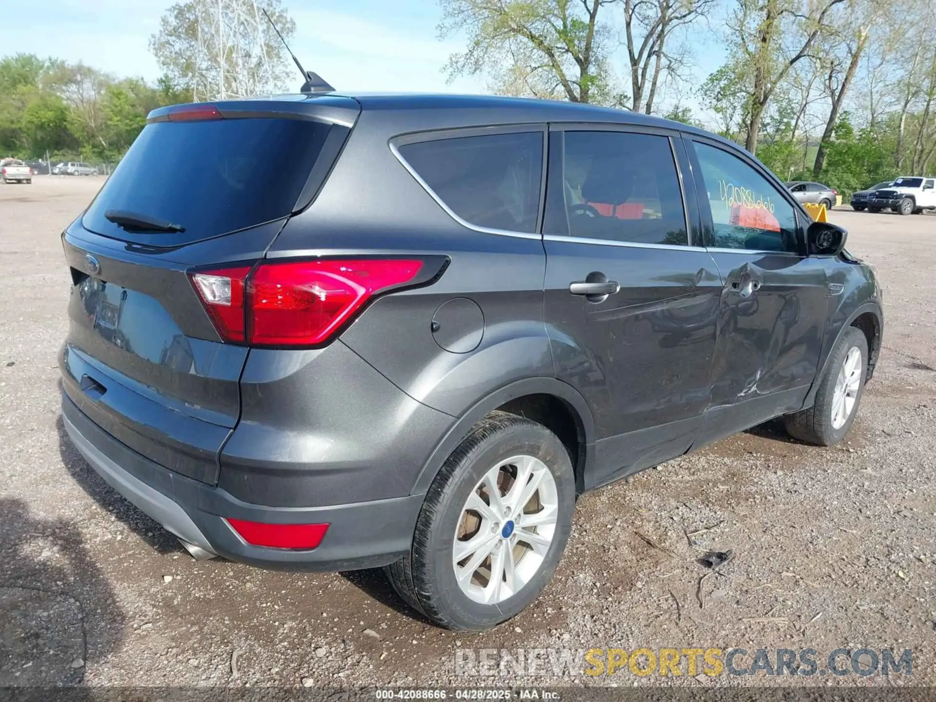4 Фотография поврежденного автомобиля 1FMCU0GD8KUA51456 FORD ESCAPE 2019