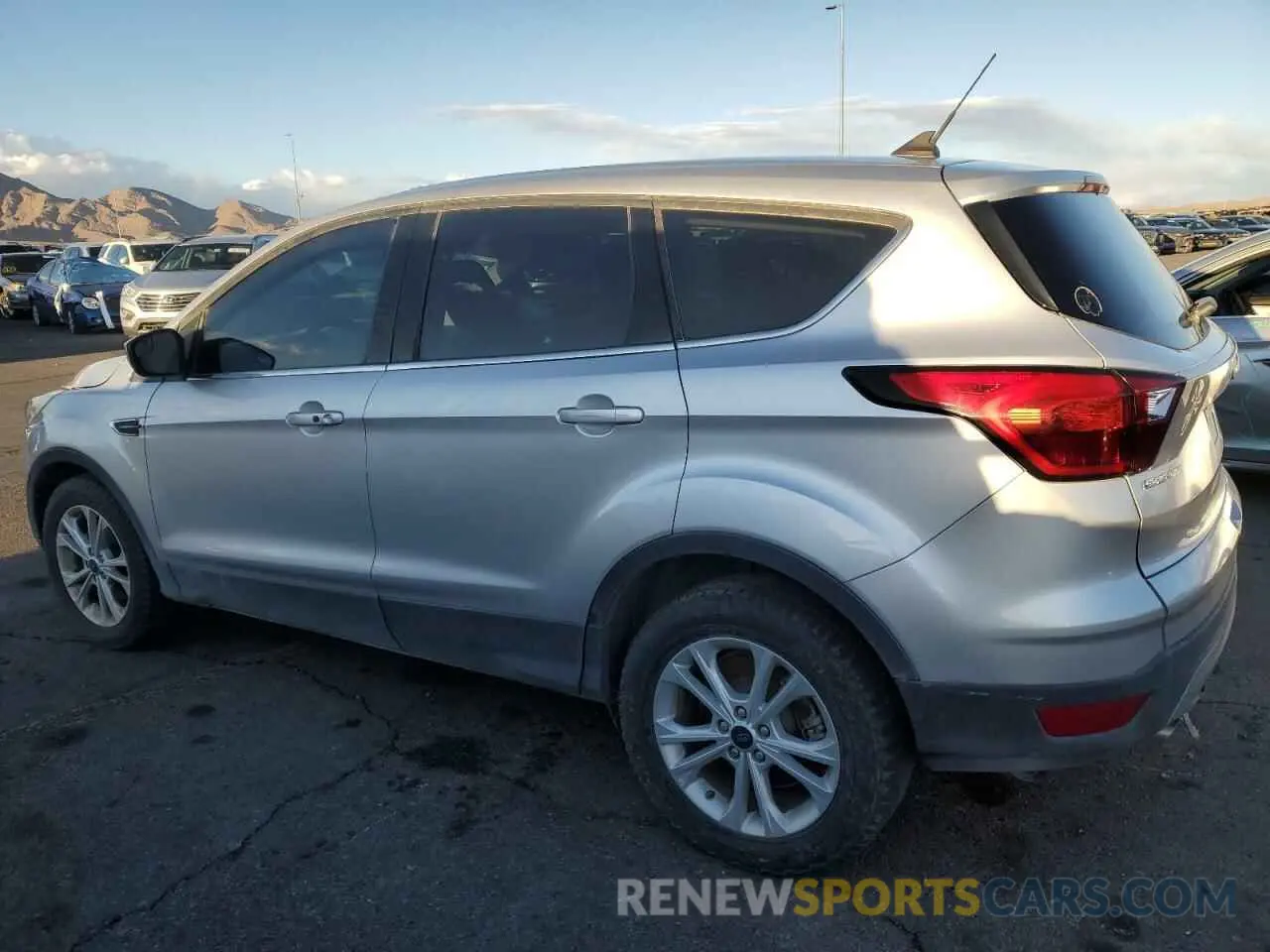 2 Фотография поврежденного автомобиля 1FMCU0GD8KUB06892 FORD ESCAPE 2019