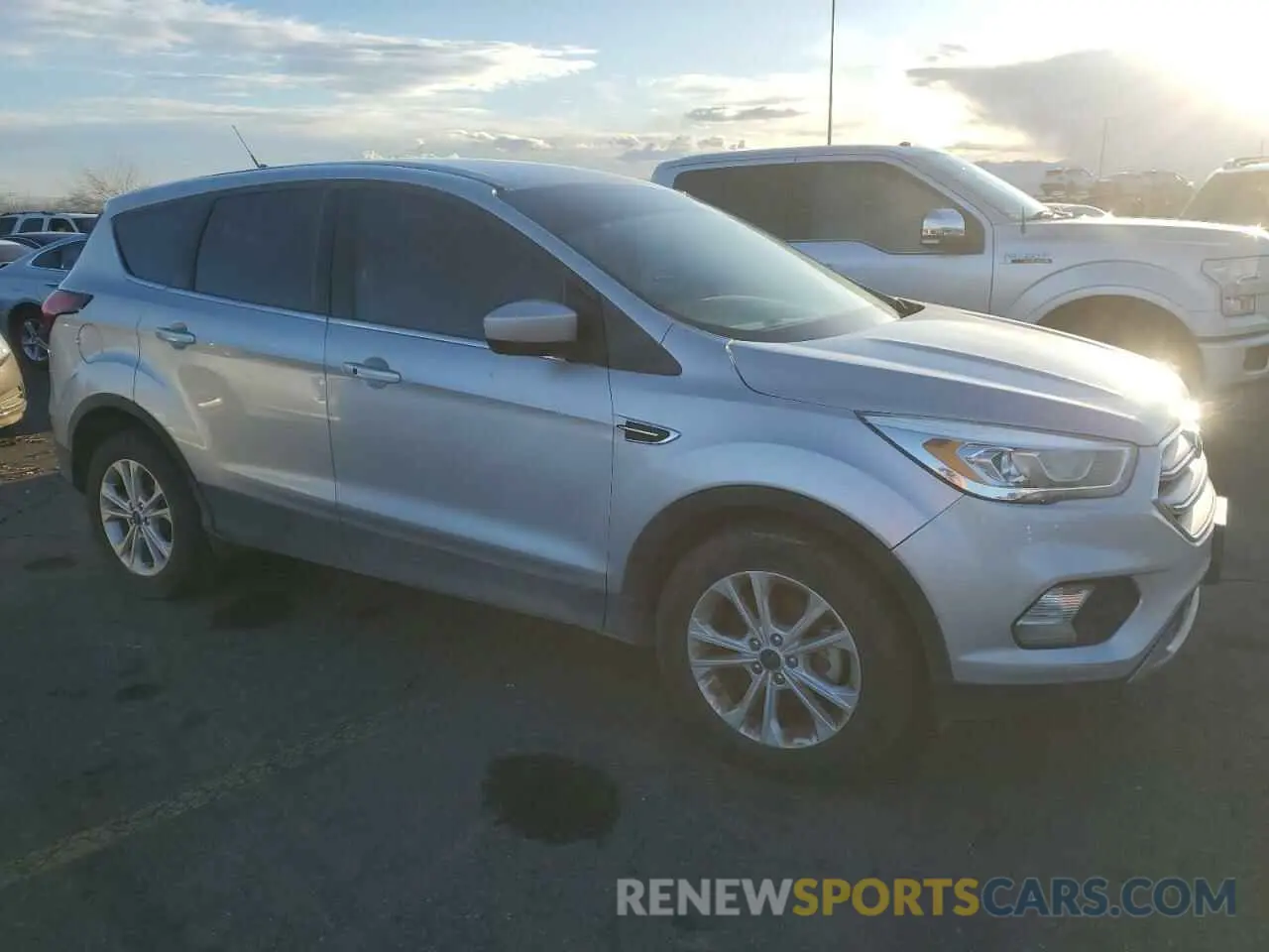 4 Фотография поврежденного автомобиля 1FMCU0GD8KUB06892 FORD ESCAPE 2019