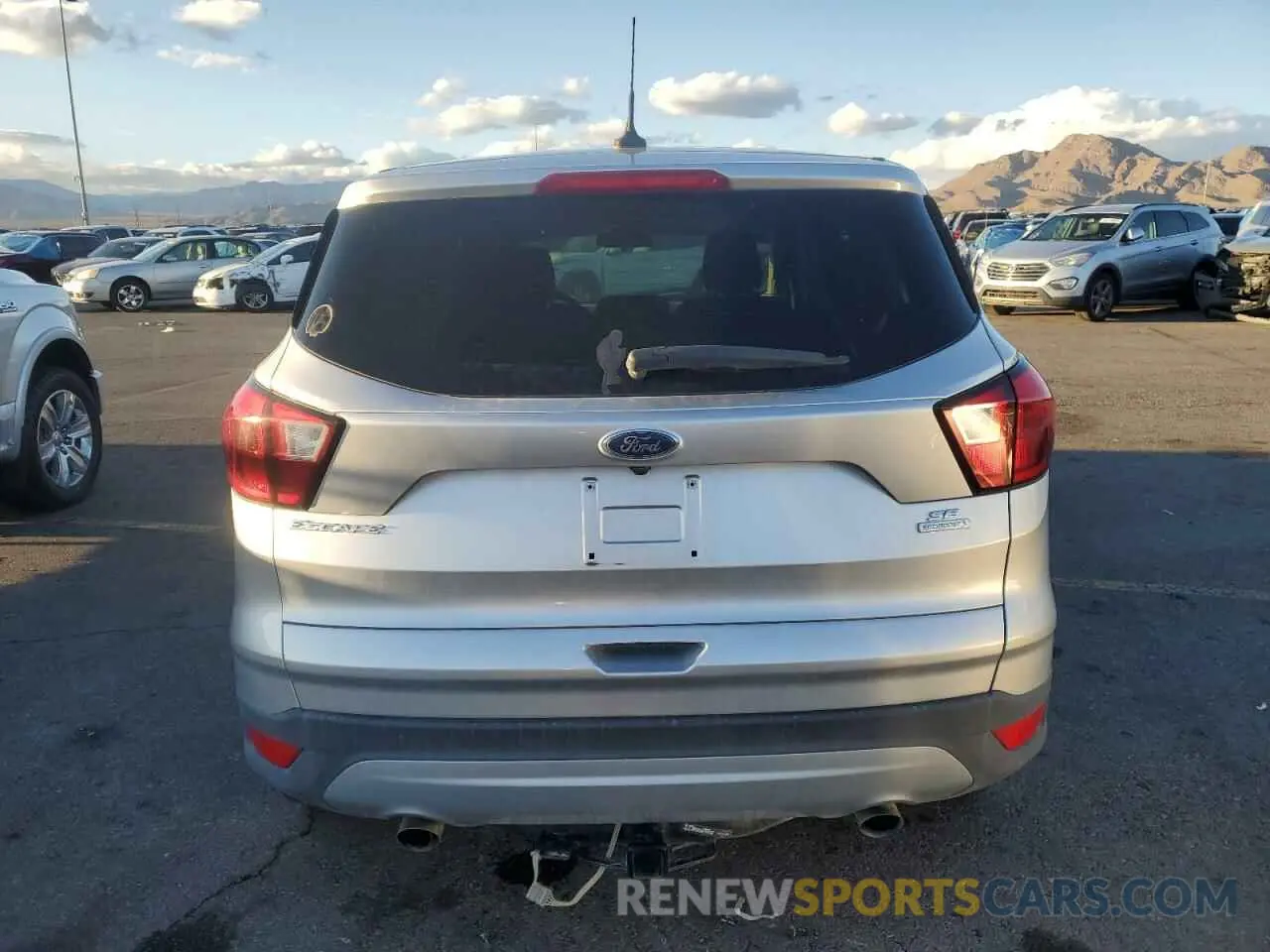 6 Фотография поврежденного автомобиля 1FMCU0GD8KUB06892 FORD ESCAPE 2019