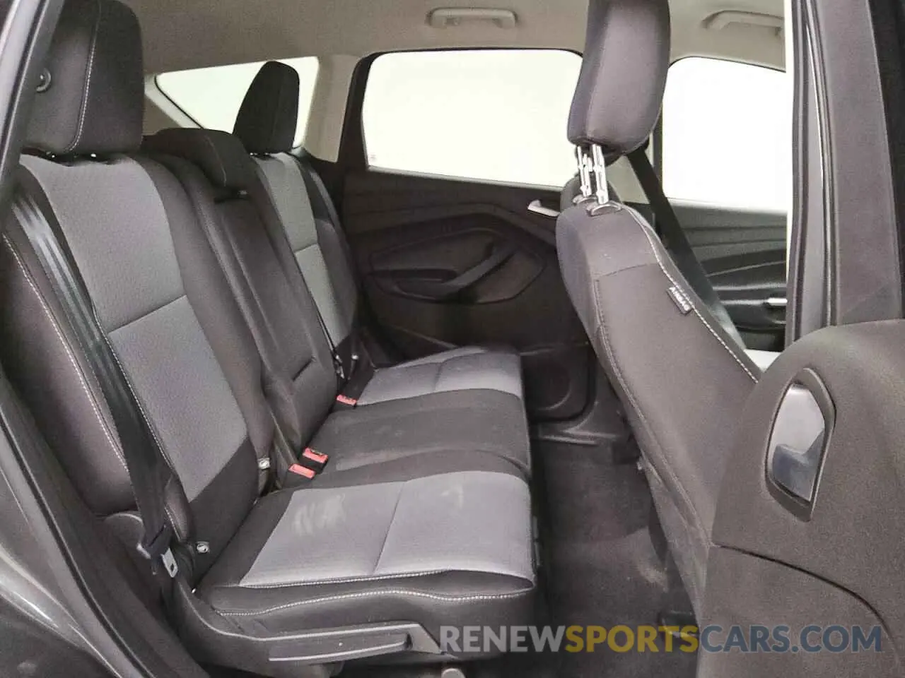 11 Photograph of a damaged car 1FMCU0GD8KUB64422 FORD ESCAPE 2019