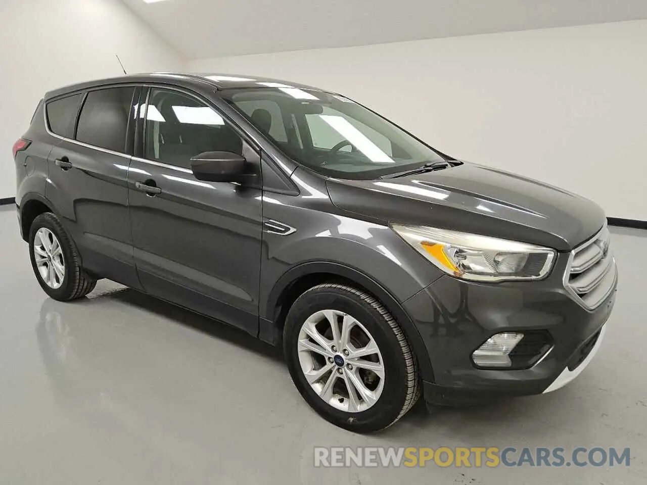4 Photograph of a damaged car 1FMCU0GD8KUB64422 FORD ESCAPE 2019