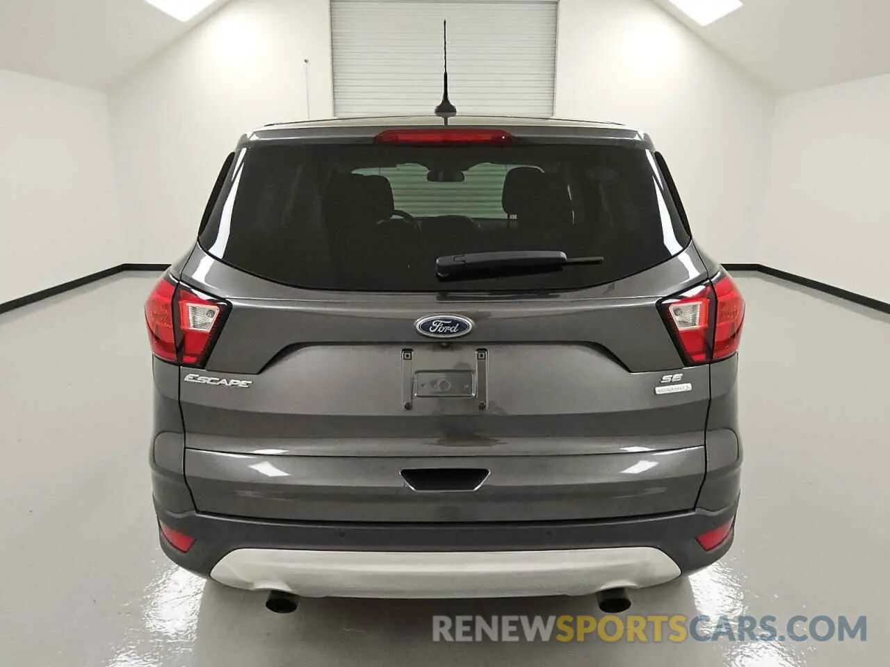 6 Photograph of a damaged car 1FMCU0GD8KUB64422 FORD ESCAPE 2019
