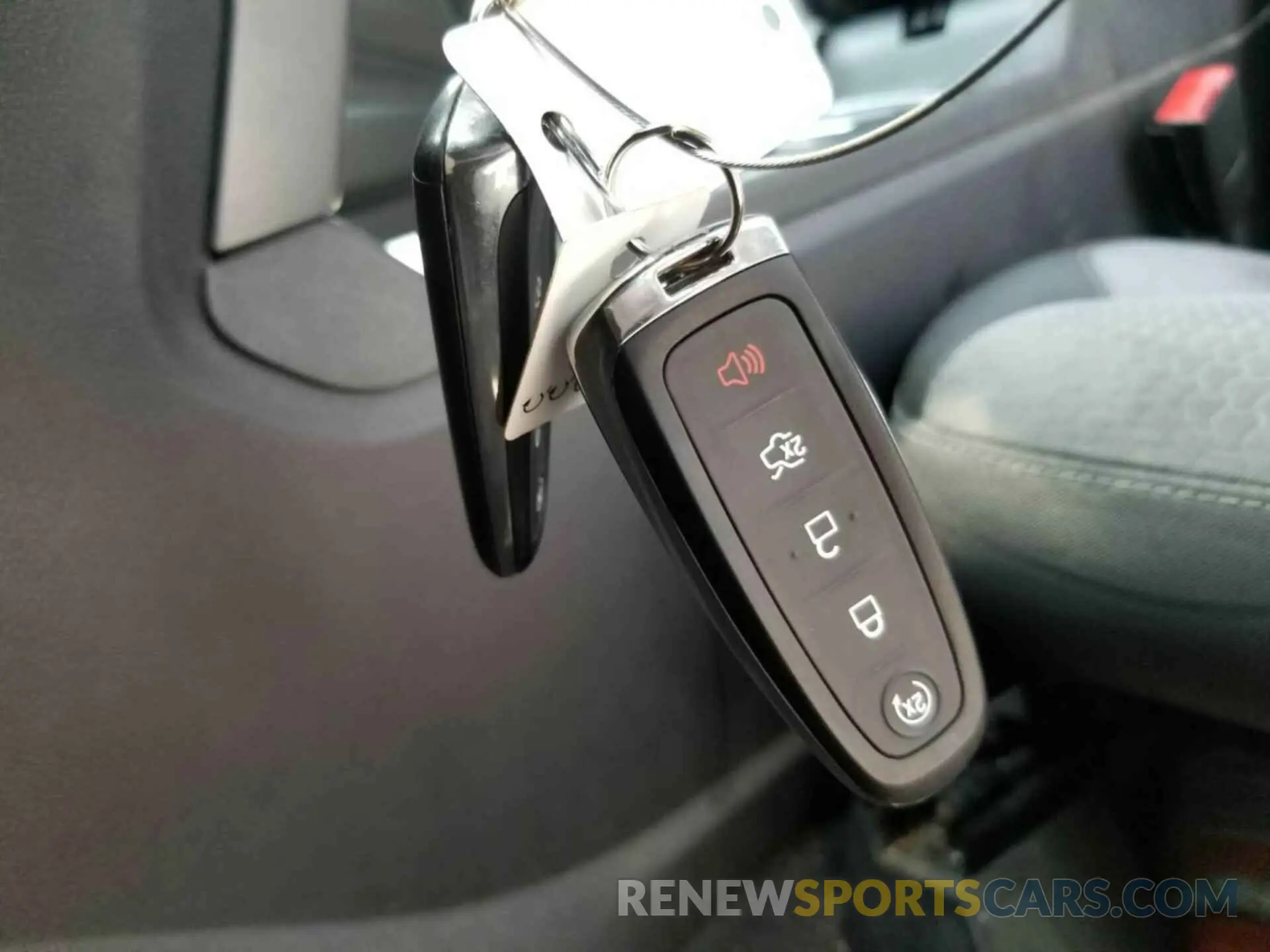 1 Photograph of a damaged car 1FMCU0GD8KUB65862 FORD ESCAPE 2019