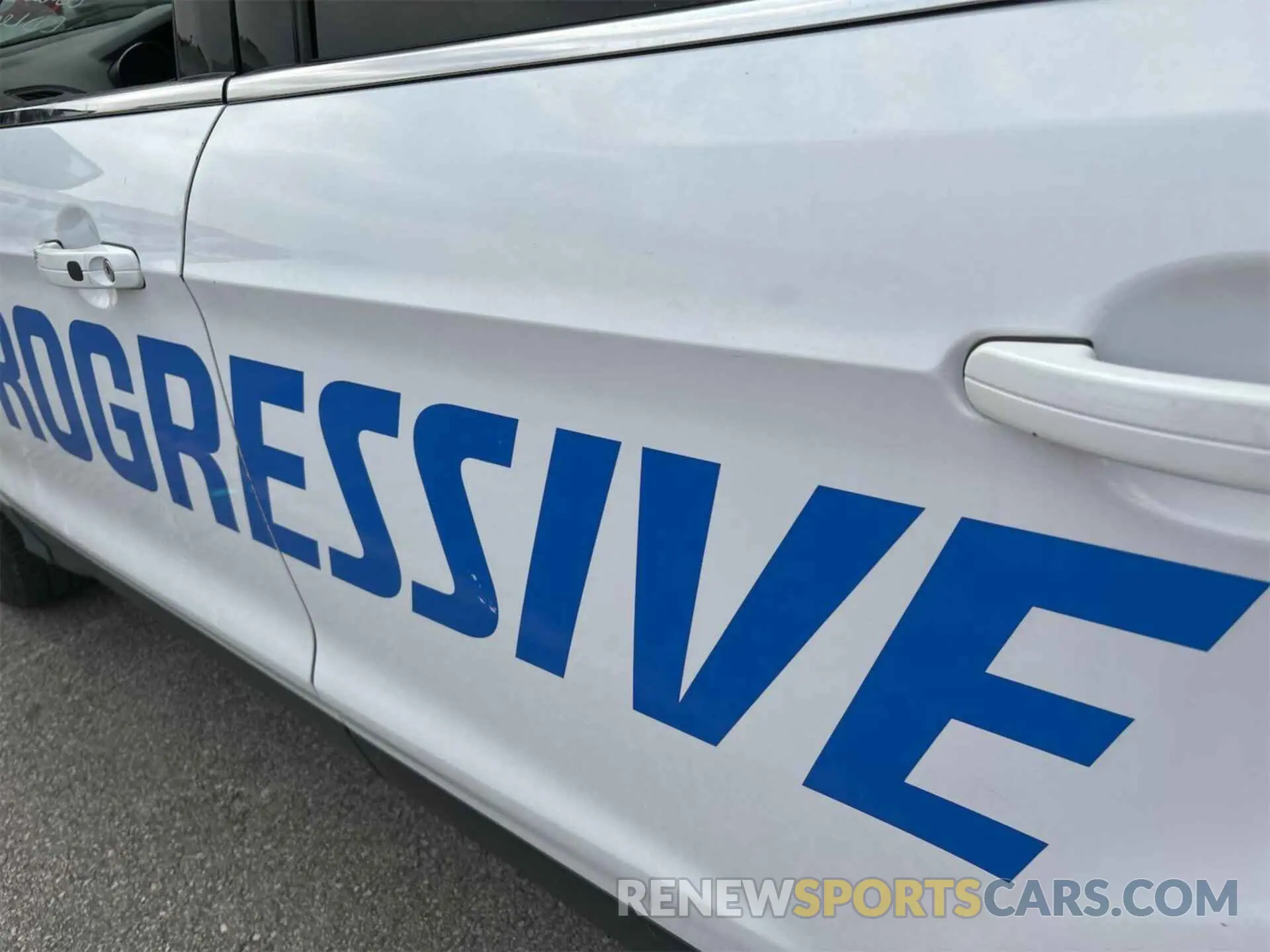 2 Photograph of a damaged car 1FMCU0GD8KUB65862 FORD ESCAPE 2019