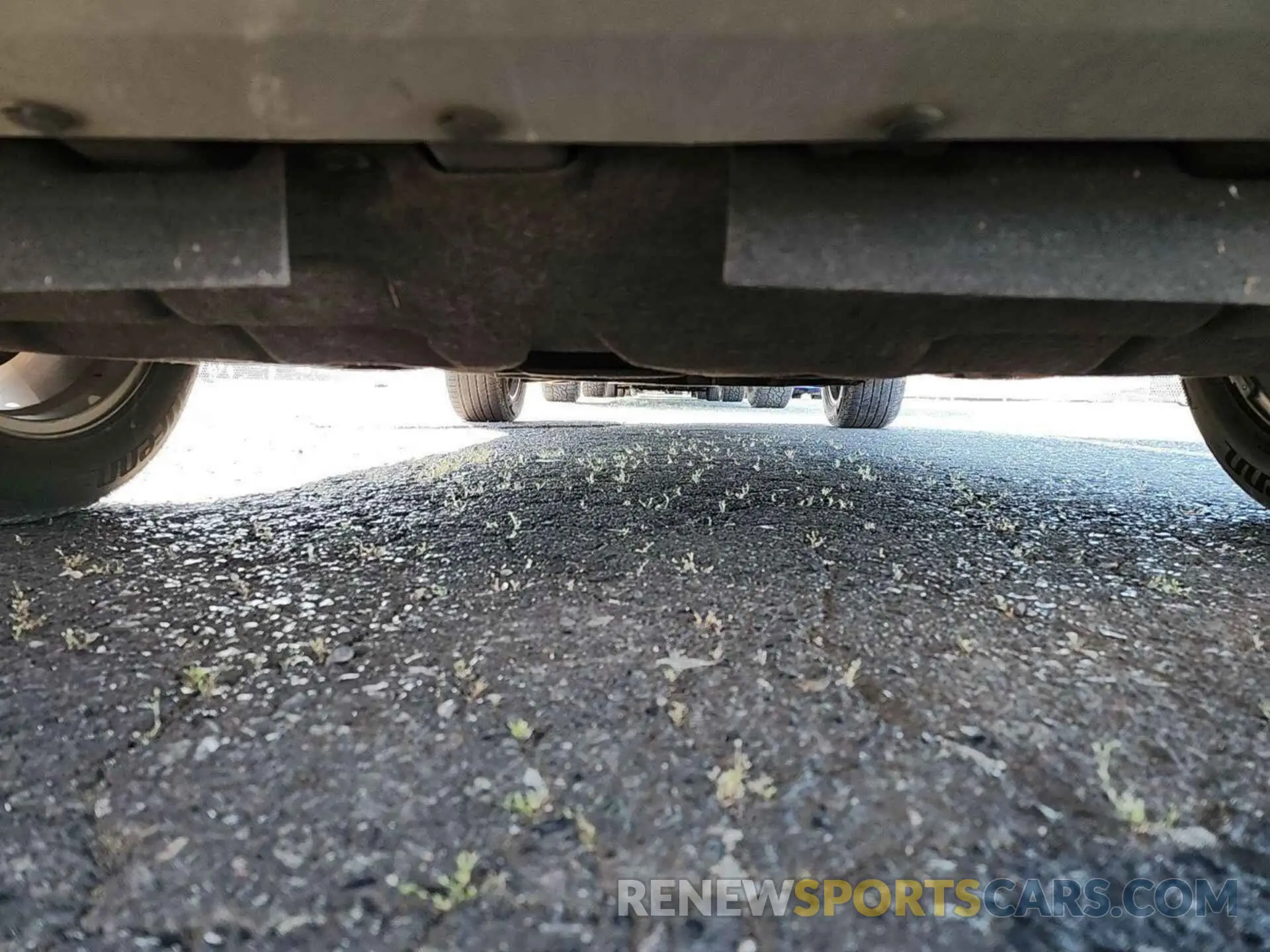 18 Photograph of a damaged car 1FMCU0GD8KUB82550 FORD ESCAPE 2019