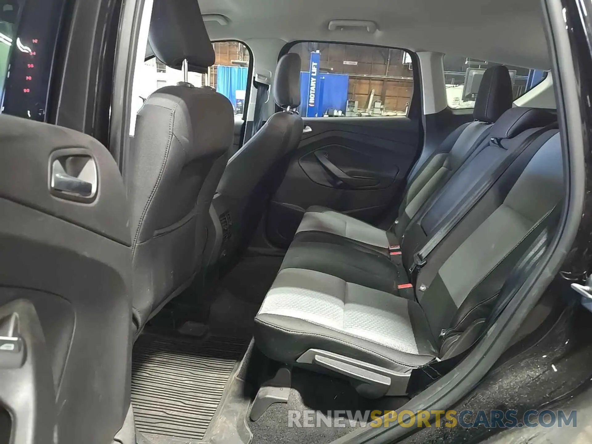 8 Photograph of a damaged car 1FMCU0GD8KUB82550 FORD ESCAPE 2019